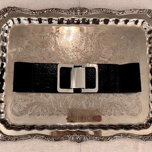 Wide elastic belt with silver clip